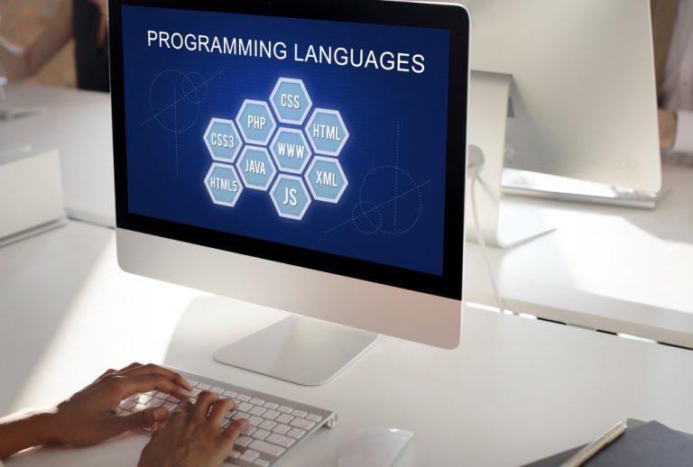 Kokią programavimo kalbą verta išmokti pirmiausia? - Kompiuteriukai.lt