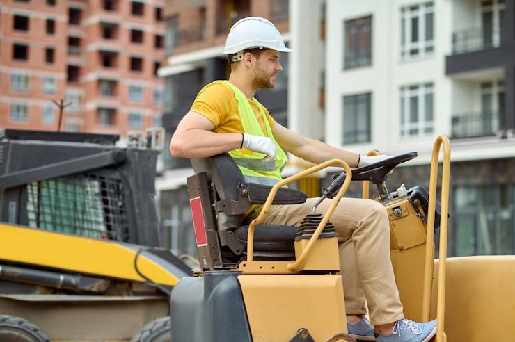 RIPPA vikšrinis ar ratinis krautuvas: kuris tinkamesnis skirtingiems paviršiams ir darbams?